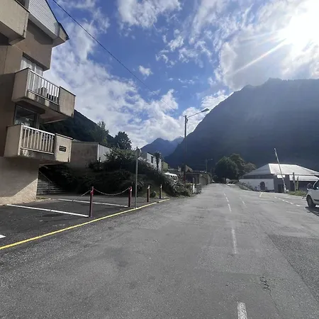 Montagnard Avec Balcon Et Parking A - Fr-1-812-12